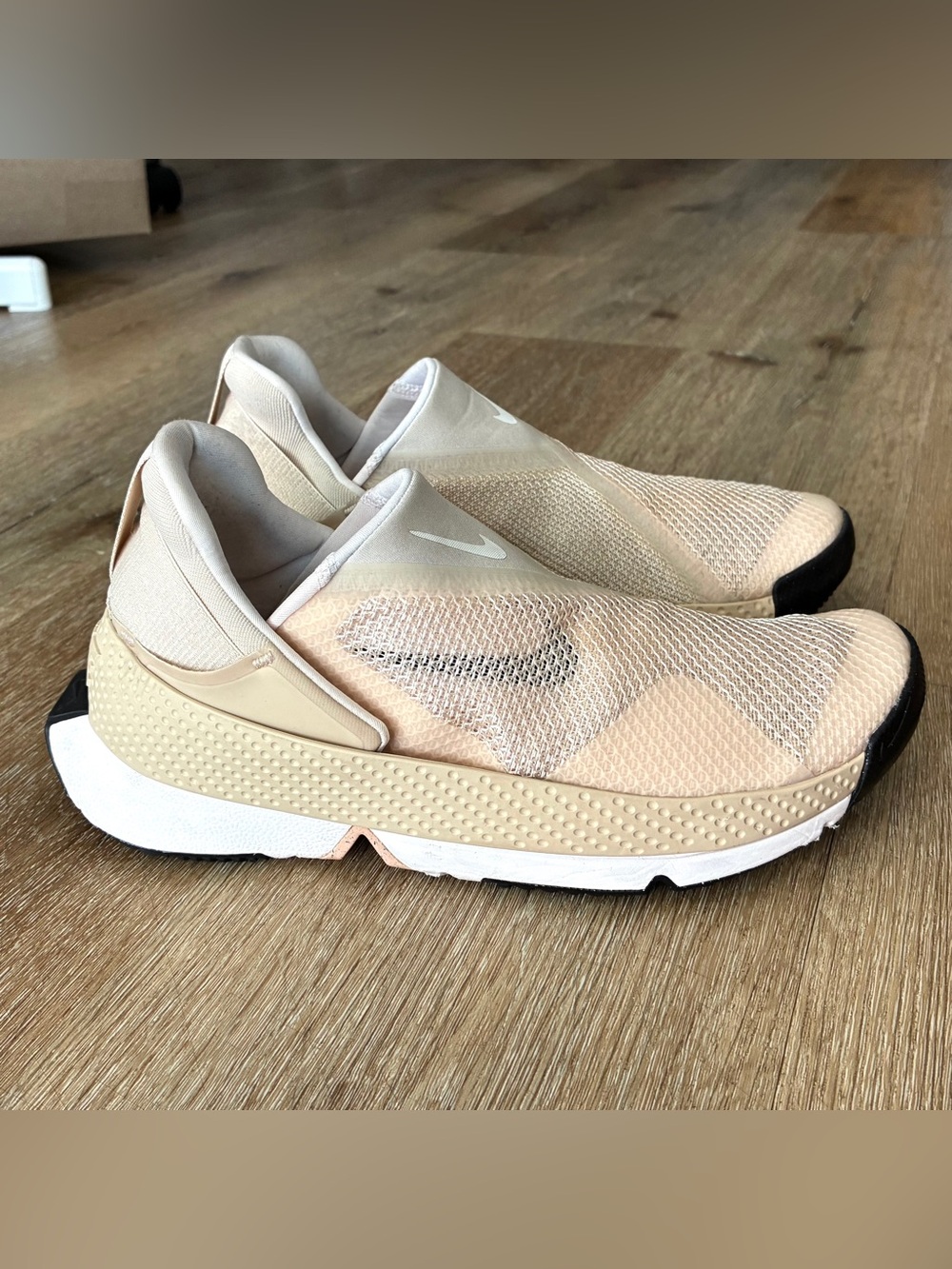 Nike GO FlyEase 'Sanddrift' Beige Slip-On Sneakers Womenโs US 8 UK 5.5 EU 39